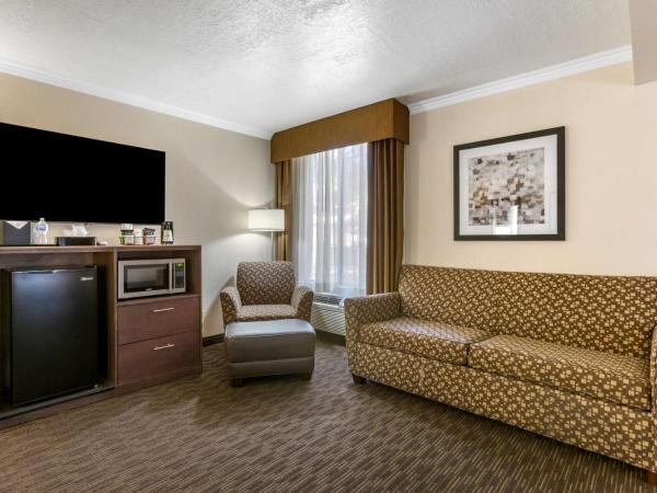 Best Western Airport Albuquerque InnSuites Hotel & Suites : photo 1 de la chambre chambre avec 2 lits queen-size et canapé-lit - non-fumeurs