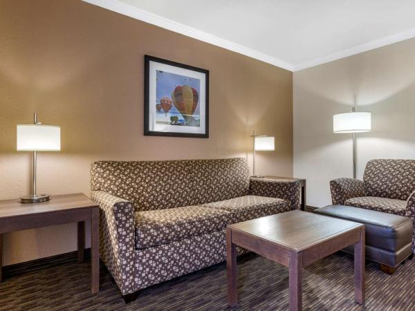 Best Western Airport Albuquerque InnSuites Hotel & Suites : photo 1 de la chambre suite 1 chambre lit king-size avec baignoire spa - non-fumeurs