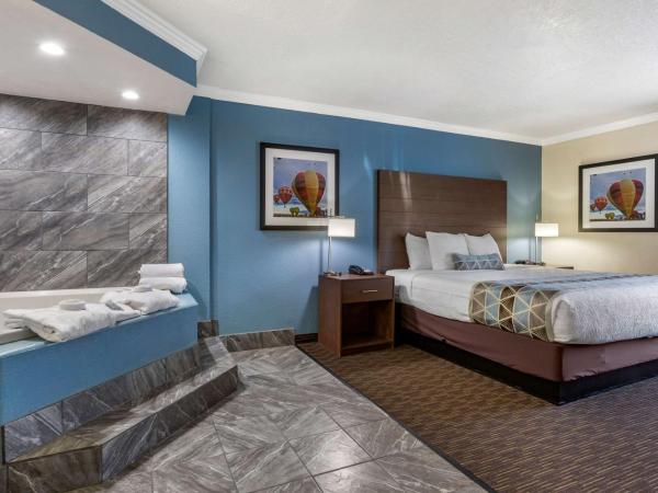 Best Western Airport Albuquerque InnSuites Hotel & Suites : photo 3 de la chambre suite 1 chambre lit king-size avec baignoire spa - non-fumeurs