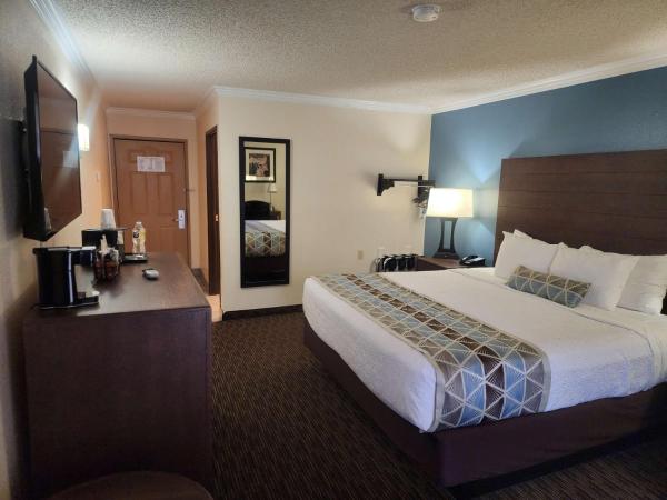 Best Western Airport Albuquerque InnSuites Hotel & Suites : photo 2 de la chambre chambre lit king-size - accessible aux personnes à mobilité réduite - non-fumeurs