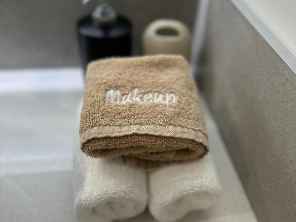 Baycourt Lakefront Motel : photo 3 de la chambre suite familiale avec bain à remous