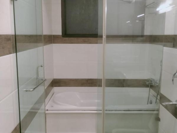 Green Lotus La Wisteria Inn : photo 2 de la chambre chambre lit king-size