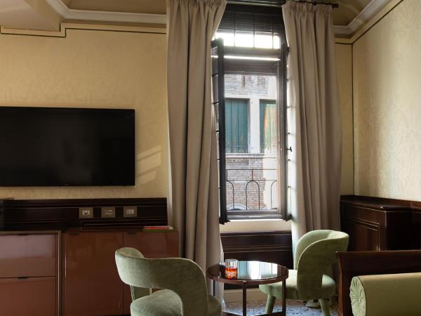 Palazzo Maria Formosa : photo 4 de la chambre chambre double de luxe avec vue sur le canal