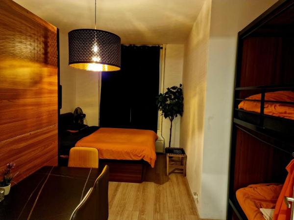 Recharge Hostel : photo 5 de la chambre chambre familiale deluxe