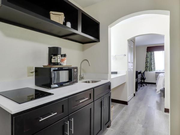 Quality Suites Albuquerque Airport : photo 7 de la chambre suite lit queen-size 1 chambre