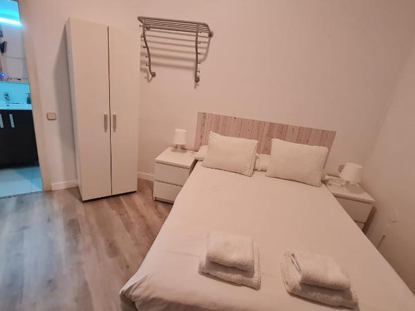 Hostal Eixample : photo 10 de la chambre interior single room with private bathroom
