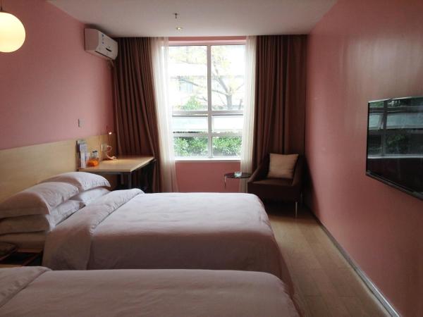 Colour Inn - She Kou Branch : photo 2 de la chambre chambre lits jumeaux deluxe