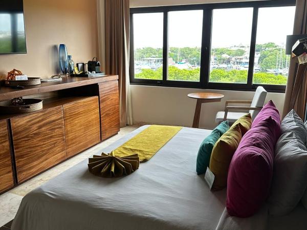 Hotel Beló Isla Mujeres - All Inclusive : photo 1 de la chambre suite junior de luxe avec 1 lit king-size