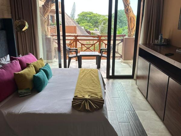 Hotel Beló Isla Mujeres - All Inclusive : photo 1 de la chambre suite junior deluxe avec lit king-size et balcon