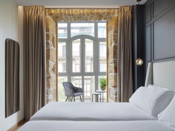 HOTEL ARRIZUL CATEDRAL : photo 2 de la chambre chambre double ou lits jumeaux supérieure avec balcon