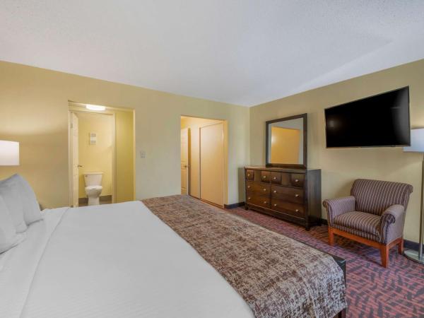 Best Western Louisville East Inn & Suites : photo 2 de la chambre suite lit king-size avec cuisine - non-fumeurs