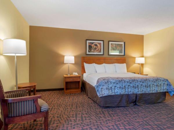 Best Western Louisville East Inn & Suites : photo 1 de la chambre chambre lit king-size standard - non-fumeurs 