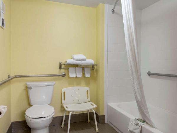 Best Western Louisville East Inn & Suites : photo 3 de la chambre chambre lit king-size pour personnes à mobilité réduite - non-fumeurs