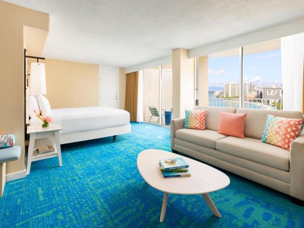 The Twin Fin Hotel : photo 1 de la chambre suite junior avec lit king-size