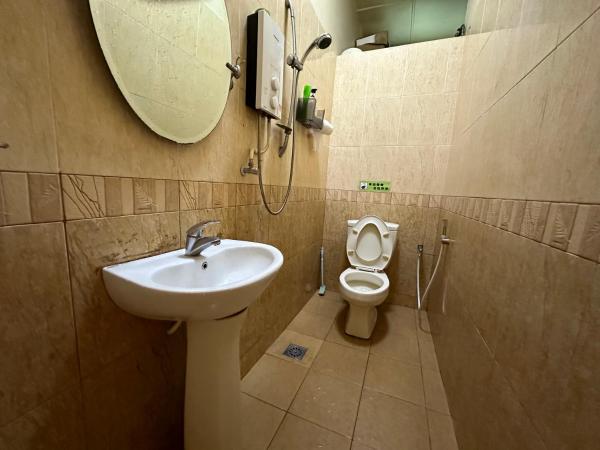 Seladah Stay : photo 9 de la chambre chambre double avec salle de bains commune