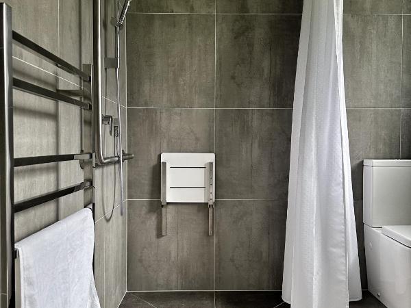 Echo Lodge : photo 3 de la chambre chambre lit queen-size - vue sur jardin