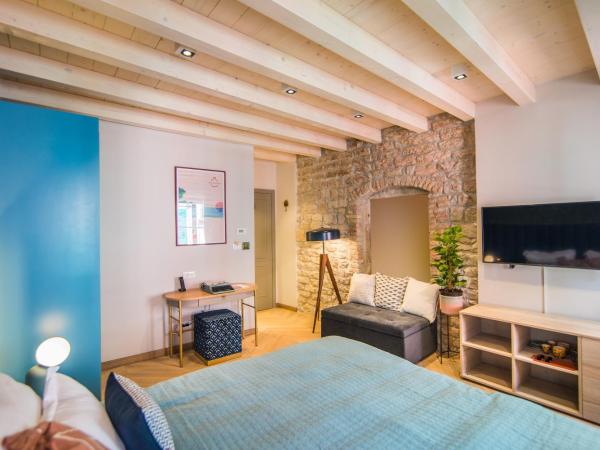 The Melegran : photo 7 de la chambre deluxe double room with external access (2 adults + 1 child)