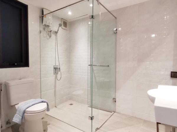 Sri Ayuttaya Guesthouse : photo 3 de la chambre chambre familiale