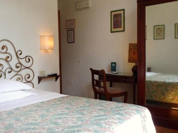 Classic Hotel : photo 3 de la chambre chambre simple avec salle de bains 