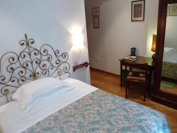 Classic Hotel : photo 6 de la chambre chambre simple avec salle de bains 