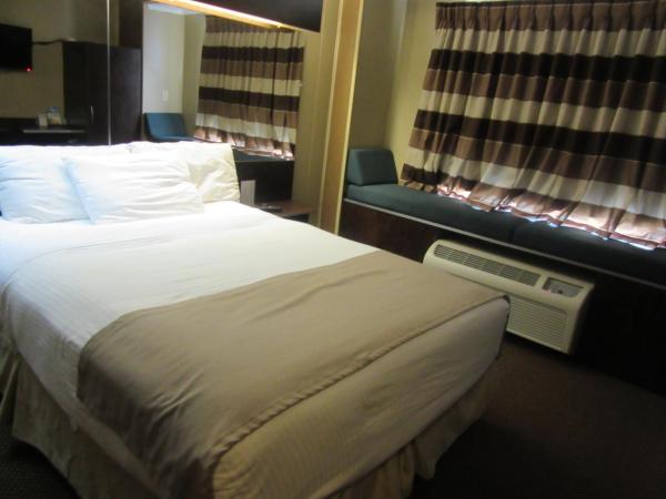 Microtel Inn & Suites by Wyndham Columbia Fort Jackson N : photo 6 de la chambre chambre lit queen-size pour personnes à mobilité réduite - non-fumeurs 