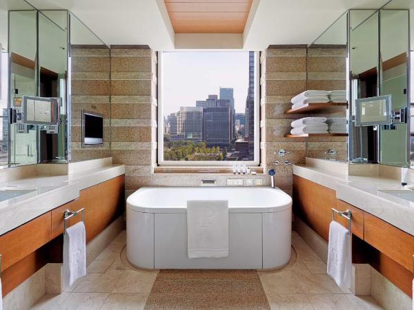 The Peninsula Tokyo : photo 2 de la chambre suite deluxe avec lit king-size