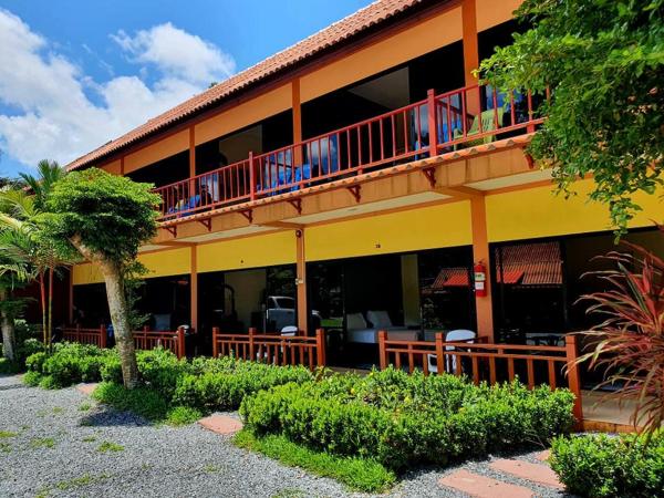 Boonya Resort Koh Chang : photo 7 de la chambre chambre double avec ventilateur et balcon