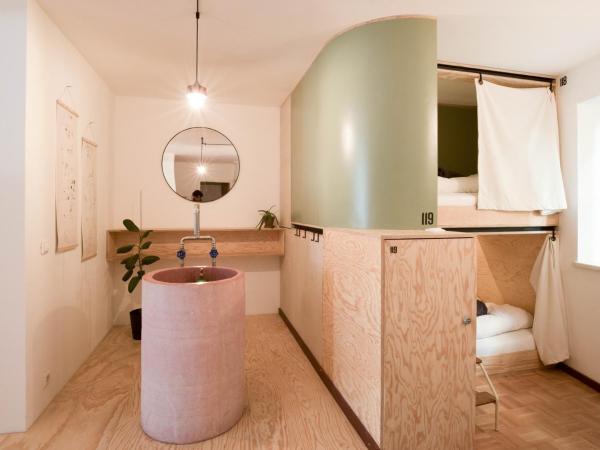 Montagu Hostel : photo 3 de la chambre double bed in 10 bed mixed dormitory room