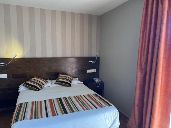 Hostal Los Coronales : photo 10 de la chambre chambre lits jumeaux