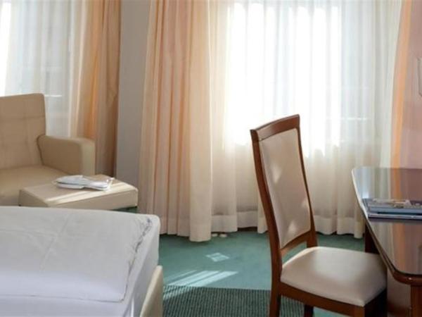 Hotel Am Blauen Wunder : photo 8 de la chambre chambre double standard