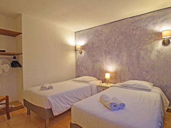 Bungalows Du Maquis : photo 6 de la chambre bungalow 2 chambres (4 adultes + 2 enfants)