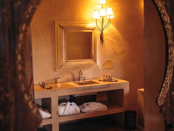 Ksar Char-Bagh Small Luxury Hotels : photo 1 de la chambre suite harim traditionnelle avec jardin privé