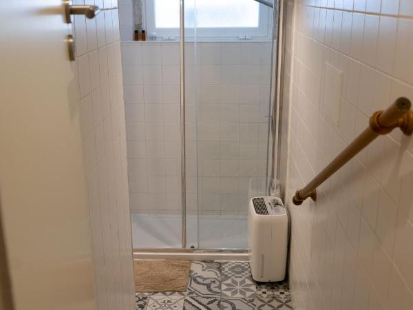 Flores Guest House : photo 1 de la chambre petite chambre double