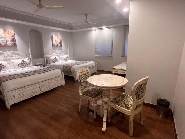 Ratnawali - A Vegetarian Heritage Hotel : photo 5 de la chambre chambre familiale