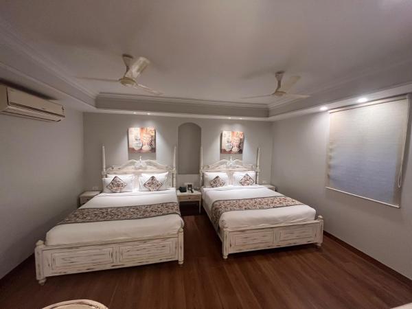 Ratnawali - A Vegetarian Heritage Hotel : photo 6 de la chambre chambre familiale