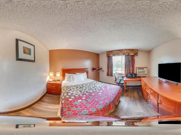 Rodeway Inn : photo 4 de la chambre chambre lit queen-size accessible aux personnes à mobilité réduite - non-fumeurs