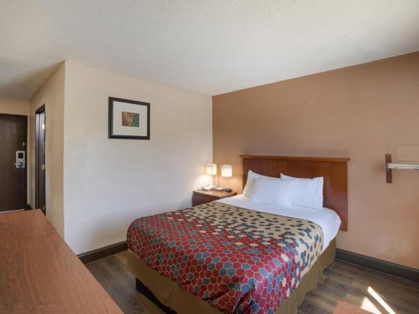 Rodeway Inn : photo 3 de la chambre chambre lit queen-size accessible aux personnes à mobilité réduite - non-fumeurs