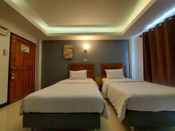 Graphic House @ Chiang Rai : photo 1 de la chambre chambre lits jumeaux spacieuse
