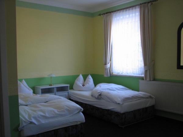 Hotel-Pension Lydia : photo 1 de la chambre chambre lits jumeaux