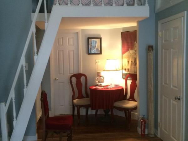 Incentra Village Hotel : photo 2 de la chambre studio washington avec grand lit et kitchenette