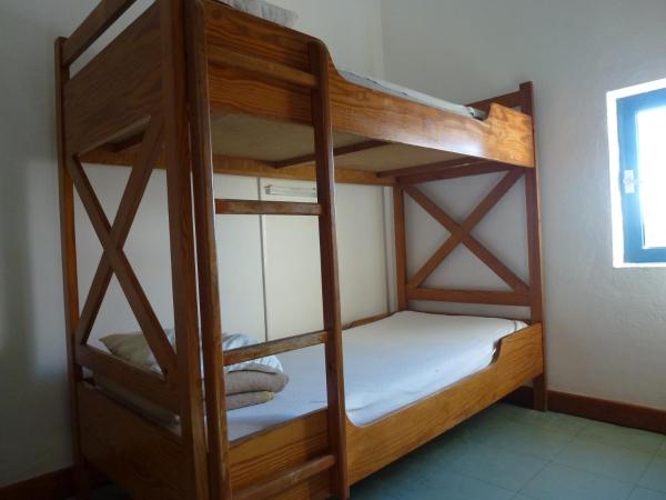 HI Faro - Pousada de Juventude : photo 4 de la chambre chambre quadruple avec salle de bains commune