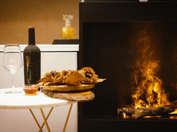 DOMUS VESUVIO : photo 6 de la chambre chambre lit king-size avec baignoire spa