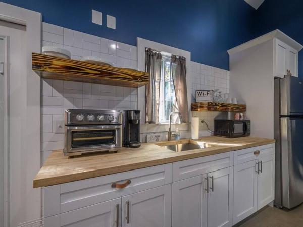 Blue Bay Suite! Near Downtown and Foodie Hot Spots : photo 10 de la chambre maison 2 chambres