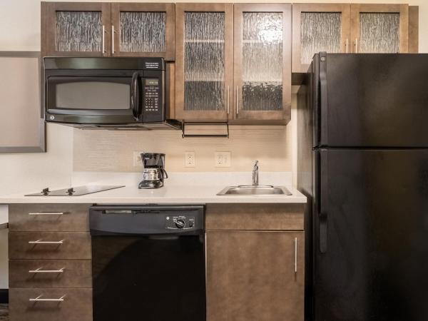 Candlewood Suites Portland Airport, an IHG Hotel : photo 5 de la chambre suite studio lit queen-size