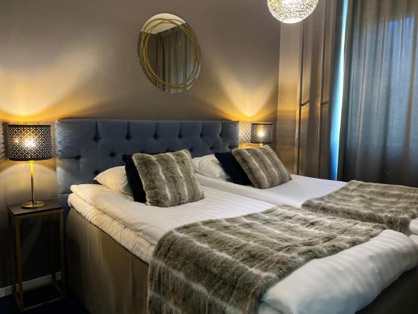 Hotel Golden Circle Suites : photo 3 de la chambre suite familiale de luxe avec balcon