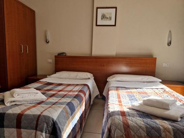 Hotel Bonola : photo 4 de la chambre chambre lits jumeaux