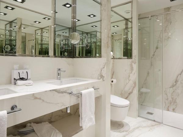 Hotel de Londres y de Inglaterra : photo 3 de la chambre chambre double ou lits jumeaux classique – vue sur ville
