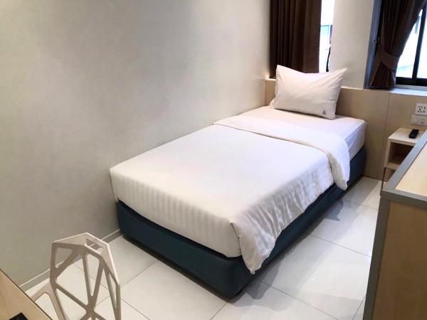 Ten Stars Hotel : photo 1 de la chambre chambre simple avec salle de bains