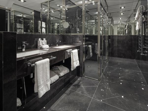 Hotel de Londres y de Inglaterra : photo 1 de la chambre grande chambre - vue sur ville
