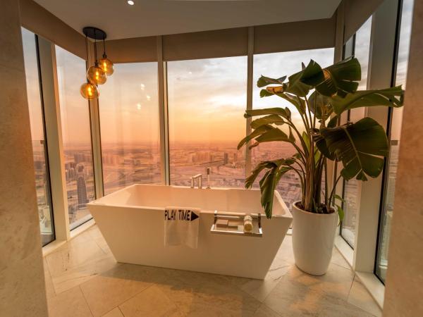 FIVE Jumeirah Village : photo 5 de la chambre hébergement 4 lits come play avec piscine privée